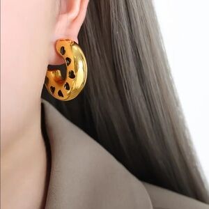 Elegant Gold Hoop Earrings